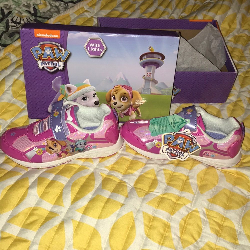 Paw Patrol girls Velcro sneakers that light up
